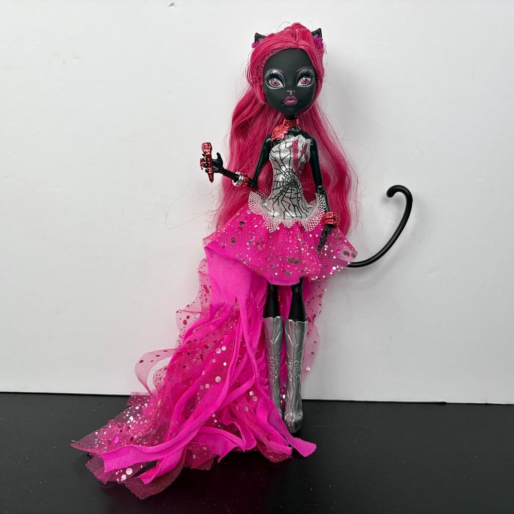 Monster High 13 Wishes Catty Noir Black Cat Doll w/ Pink Dress & Microphone